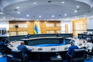 Perezida Kagame yaganiriye n'abarimo Perezida wa Togo ku kibazo cya RDC