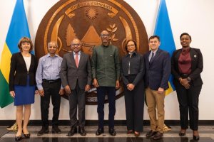 Perezida Kagame yaganiriye n'abarimo Prof. Subra Suresh ku guteza imbere uburezi