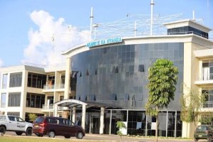 Umwana wigaga mu mashuri abanza yarohamye