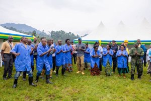 Abajyanama b'ubuzima batangiye guhabwa telefone zikoresha 'AI'