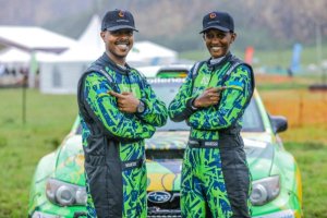 Queen Kalimpinya yahembwe nk'umugore witwaye neza mu masiganwa y'imodoka muri Kenya