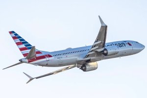 Urujijo ku ndege yageze i Miami yatobowe n'isasu