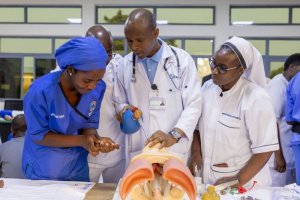 Huye: Hafunguwe ikigo kizajya gihugurirwamo abaganga