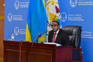 U Rwanda nta nyungu rufite mu gucumbikira impunzi z'Abarundi-Minisitiri Biruta