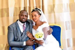 Ubukwe bw'umukobwa w'uburanga buhebuje warongowe n'umusore ufite ubumuga bw'amaguru bukomeje kuvugisha benshi ku mbuga nkoranyambaga zo mu Rwanda[AMAFOTO]