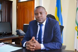 Dr. Munyakazi wari Minisitiri yitabye urukiko ataha ataburanye