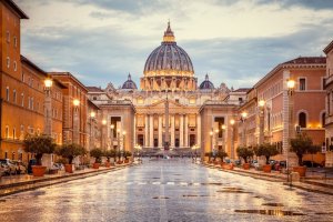 Umutaliyanikazi yafunzwe ashinjwa kunyereza amafaranga ya Vatican
