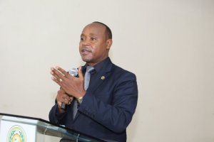 Kwibuka27: Igihe kirageze ngo buri wese ashimangire ko Jenoside itazongera-Dr Peter Muthuki