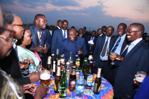 IFOTO Y'UMUNSI: Perezida Ndayishimiye n'abandi bayobozi bishe inyota bizihiza ubwigenge