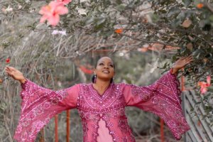 Mazimpaka Cadet ukorera umuziki muri Canada yakoranye indirimbo na Aline Gahongayire [VIDEO]