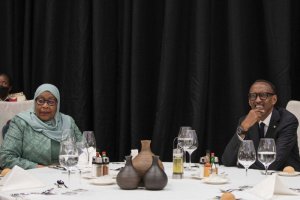Perezida Kagame na mugenzi we Samia Suluhu basangiye ifunguro [AMAFOTO]