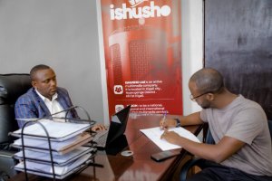 Producer Mucyo Nicolas yakiriwe muri studio nshya iyobowe na Muyoboke Alex