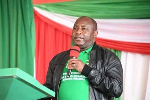 Perezida Ndayishimiye yahaye igishoro cya Miliyoni umukobwa wasubije neza ikabazo yabajije [AMAFOTO]