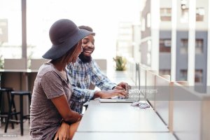 Ibimenyetso by'urukundo nyakuri ni ibihe? Bisonanukirwe neza 