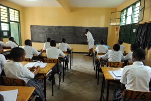 MIFOTRA yabaye ihagaritse gutanga akazi mu bigo bya Leta kugira ngo ishake abarimu 13,000