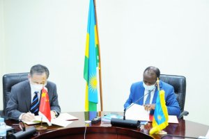 Min. Ndagijimana yahishuye inyungu ikomeye u Rwanda ruzakura mu masezerano rwasinyanye n'Ubushinwa