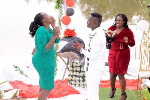 Umunyamakuru MC Hero yambitse impeta umukunzi we bamaze imyaka 20 bakundana [AMAFOTO]