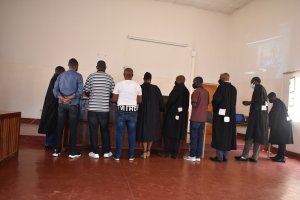 Kigali: Abapolisi bashinjwaga ruswa barekuwe n'urukiko ariko ntibaragera mu ngo zabo