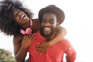 Abasore bari guterera gusa! Dore ibintu 5 ukwiye guhisha umukobwa mukundana kugira ngo murambane