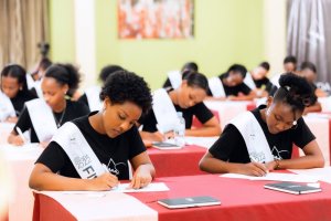 Miss Rwanda 2022 : Abakobwa bari guhatanira ikamba rya Miss Rwanda bahawe umukoro wanditse[AMAFOTO]