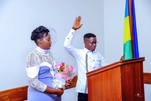 Meya wa Muhanga yifurije urugo ruhire MC Hero na Ruth basezeranye kubana akaramata nyuma y'imyaka 20 bakundana [AMAFOTO]