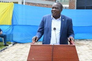 Minisitiri Gatabazi yasubije abamwibasiye bamuziza ko yagaragaje ko ashyigikiye NshutiMuheto Divine