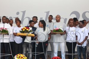 Urubyiruko rwiganjemo abahanzi kubufatanye na Gashumba Foundation basuye urwibutso rwa Kigali n'Igicumbi cy'Intwari