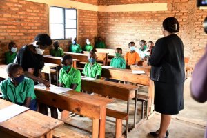 Minisitiri w'Uburezi yatangije ku mugaragaro ibizamini bya Leta bisoza amashuri abanza