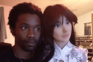 Urukundo rwe n'igipupe cyifashishwa mu gutera akabariro rwamubyariye akaga [AMAFOTO]