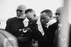 Meddy yavuze ubutwari bw'umubyeyi we mu kumushyingura