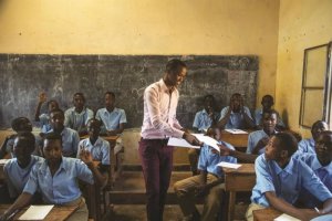 Abarimu bamaze kubona umushahara wa mbere utubutse nyuma yo kuwuzamura