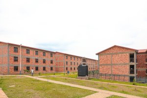 Imiryango 11 yavuye ku izima yemera kwimuka Kangondo yerekeza Busanza