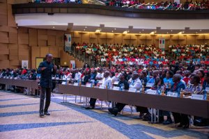 Perezida Kagame yahaye ubutumwa abayobozi biremereza