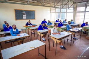 Guverinoma yahinduye amasaha akazi n'amasomo byatangiriragaho