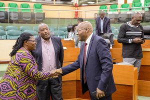 Dr Iyamurenye yasezeye kuri bagenzi be muri Sena nyuma yo kubasobanurira uburwayi bwe