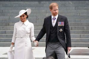 Prince Harry na Meghan Markle bakomeje gutakarizwa ikizere kubera inkuru bakomeje gutangaza