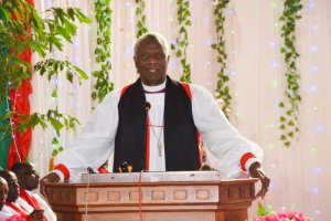 Angilikani y'u Rwanda yitandukanyije n'iyo mu Bwongereza yemeye gushyingira abatinganyi