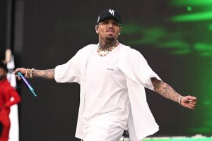  Chris Brown yongeye gushakishwa bukware n'Ubwongereza 