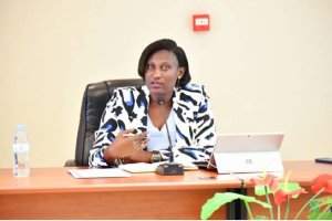 Guverineri Kayitesi yahakanye iby'Abayobozi bavugwa mu bucukuzi bw'amabuye y'agaciro