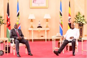 Abategetsi ba Kenya basimburanye muri Uganda biteza kwibaza ku kibagenza