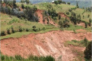 Nyabihu: Abaturage bakomeje kwibaza amaherezo y'umusozi urigita batuyeho