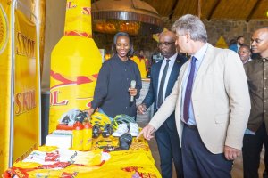 SKOL yahaye impano ihambaye FERWACY izayifasha gutegura ahazaza 