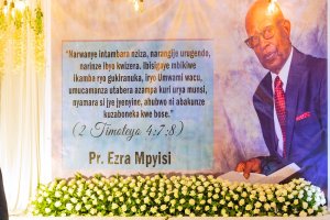 Umuryango wa Ezra Mpyisi wasabye ikintu gikomeye abashaka kumuherekeza