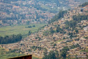 Abantu batuye ahantu 226 mu manegeka bagiye kwimurwa vuba na bwangu