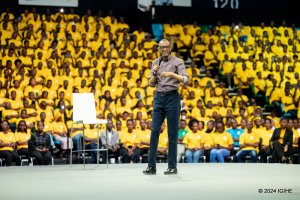 Perezida Kagame yakemuye ikibazo cy'umusore washatse kujya muri RDF akabibuzwa n'ubugufi