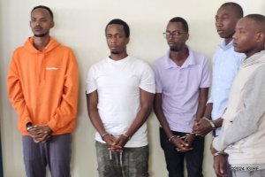 RIB yerekanye abantu batanu bakekwaho kwiba telefoni no mu nama zibera i Kigali