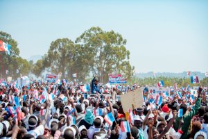 Kagame yihanganishije abakoze impanuka bagiye mu bikorwa byo kumwamamaza