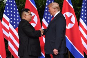 Korea ya Ruguru yiteguye kongera kuganira na USA iby'intwaro kirimbuzi Trump natsinda