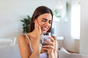 Impamvu uribwa n'amenyo mu gihe uriye cyangwa unyoye ibikonje cyangwa ibishyushye