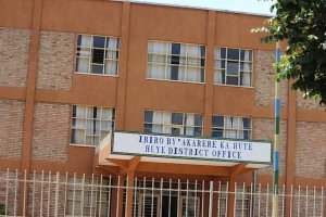 Huye: Umusore w'imyaka 19 aravugwaho kwica umugabo yasanze mu buriri bwa nyina